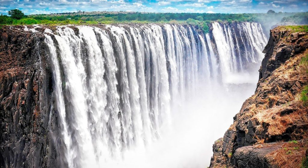 How Do I Get Around Victoria Falls?